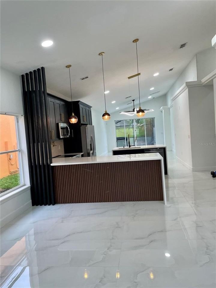 207 Vizcay Way - Photo 2 of 20