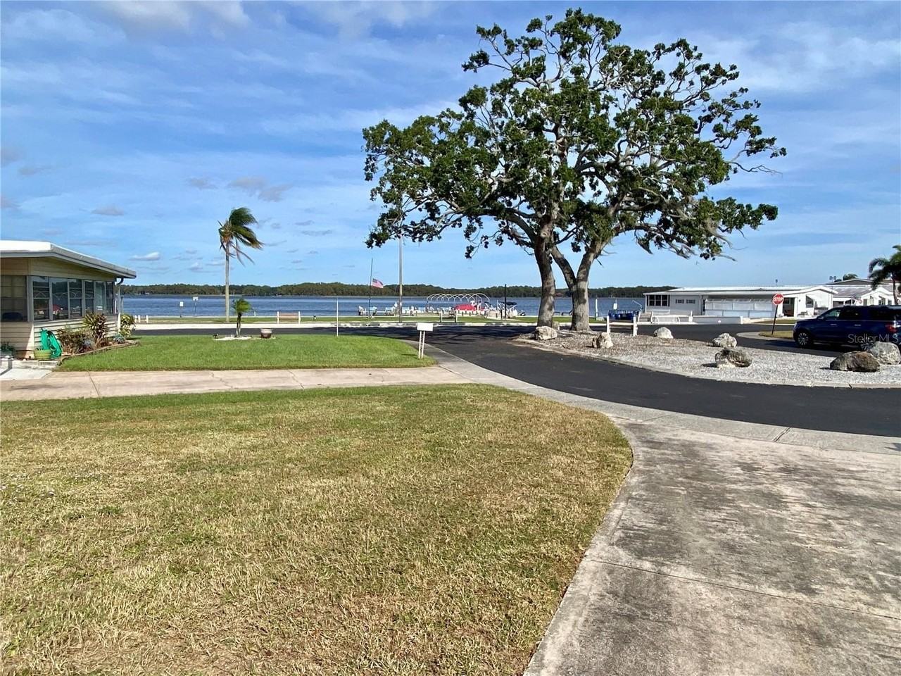 274 Beach Ct #42 - Photo 2 of 13