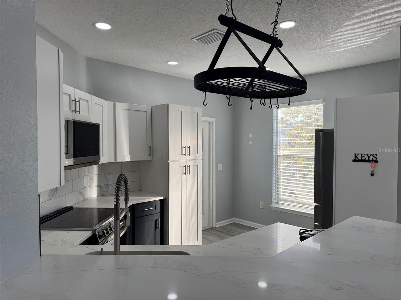 10444 Villa View Cir - Photo 7 of 29