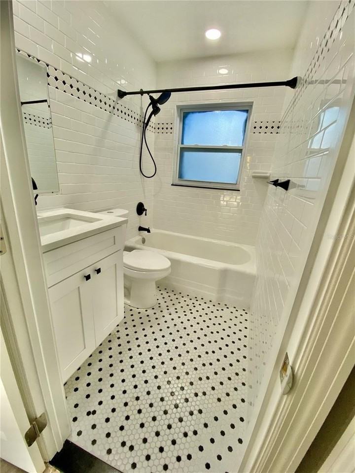 120 Grace St - Photo 3 of 12