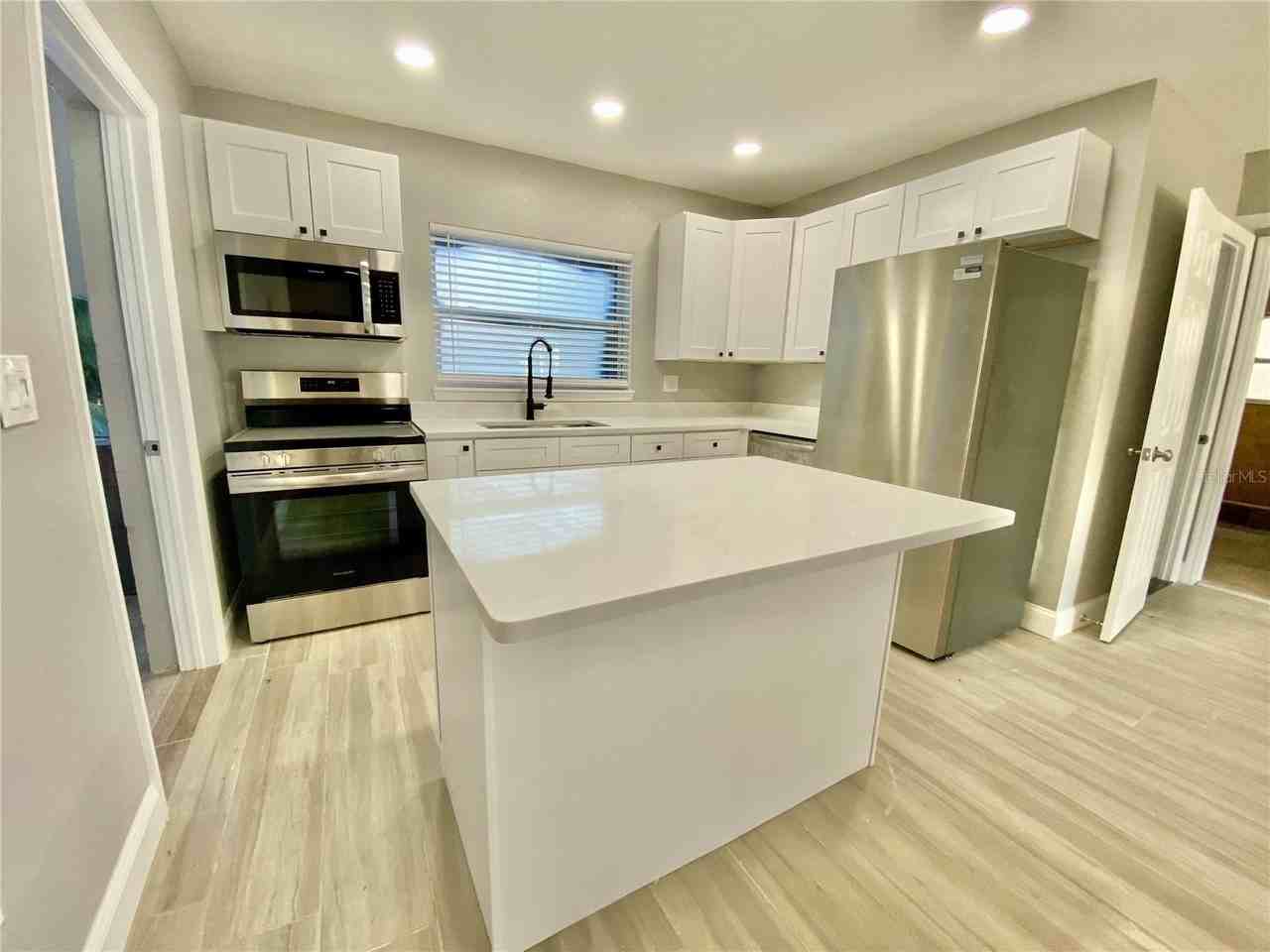 120 Grace St - Photo 4 of 12