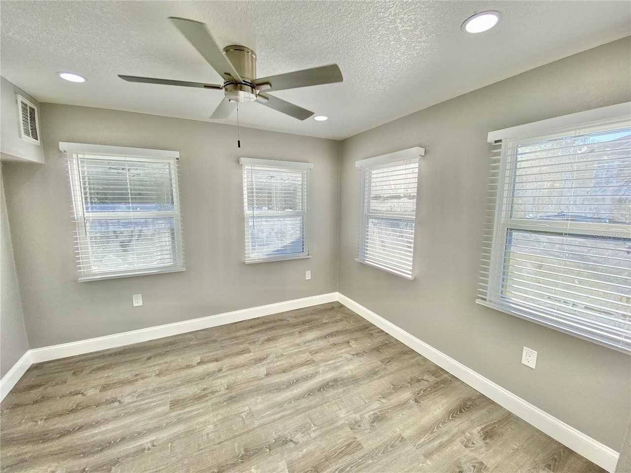 403 Broadus St - Photo 4 of 11