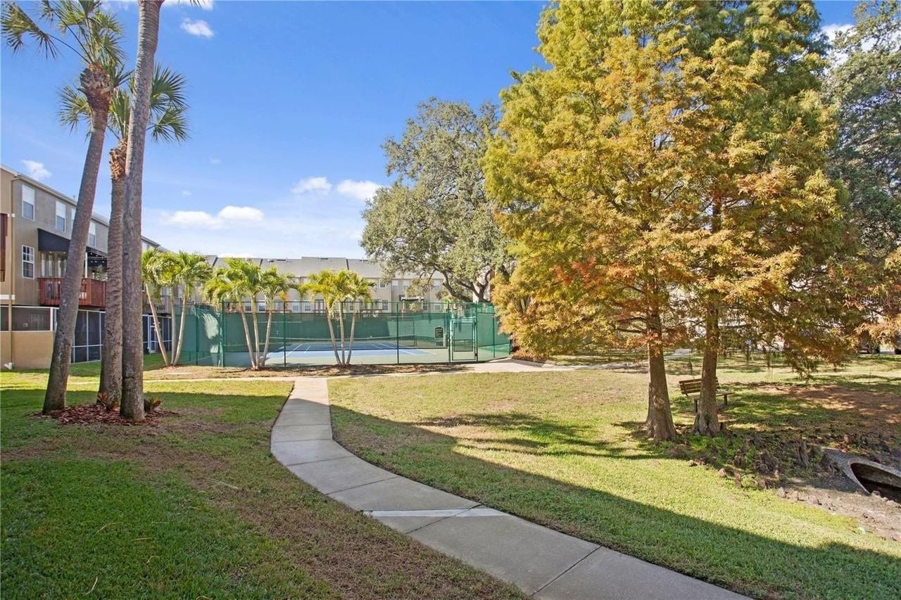 3023 Pointeview Dr - Photo 6 of 44