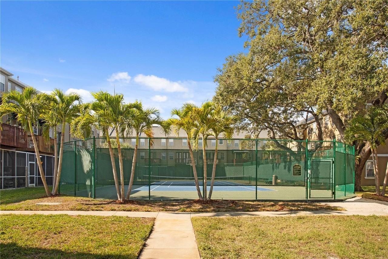 3023 Pointeview Dr - Photo 7 of 44