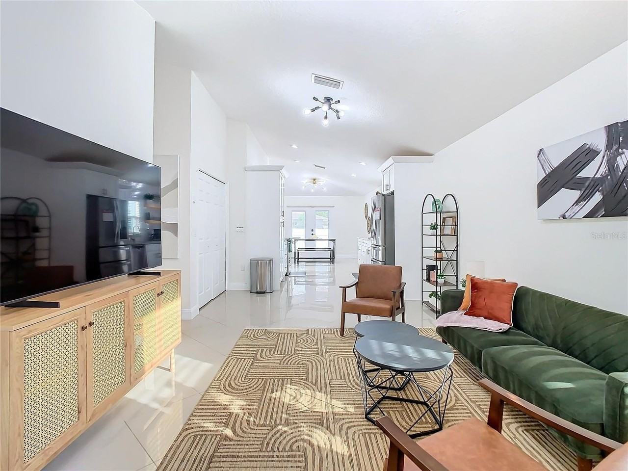 2907 W Arch St - Photo 4 of 48