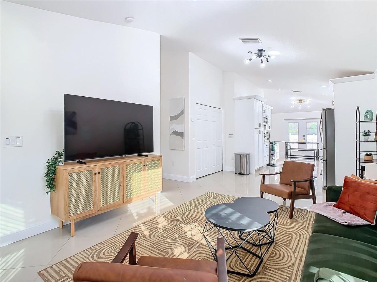 2907 W Arch St - Photo 5 of 48