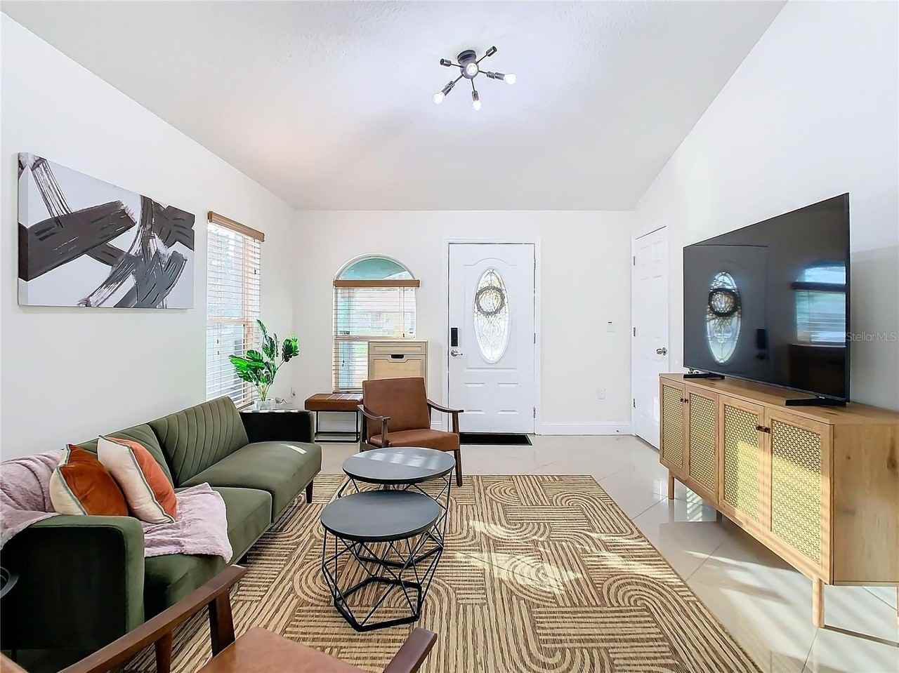 2907 W Arch St - Photo 6 of 48