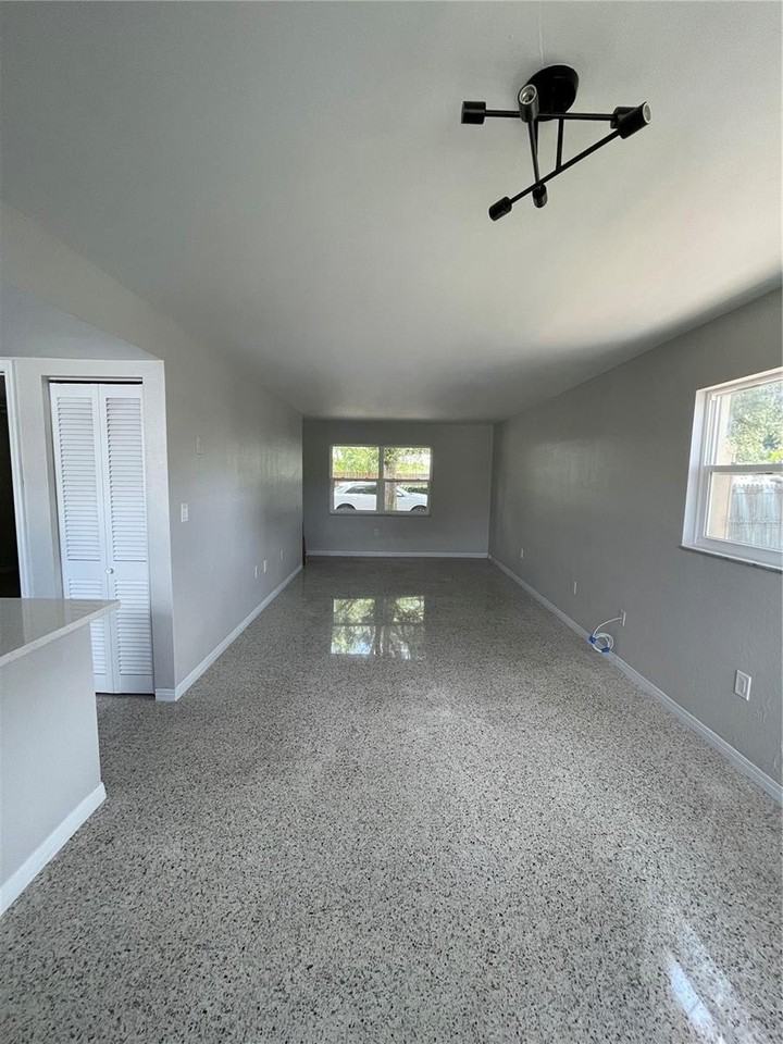 2650 15th St N - Photo 3 of 7