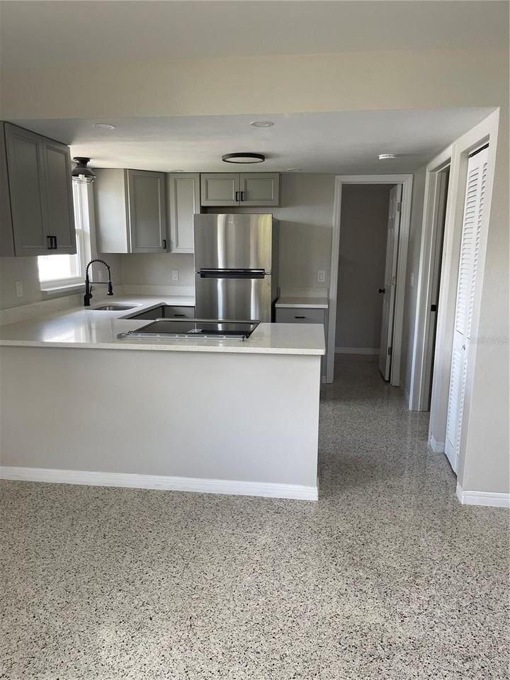 2650 15th St N - Photo 4 of 7