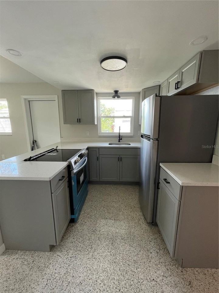 2650 15th St N - Photo 5 of 7