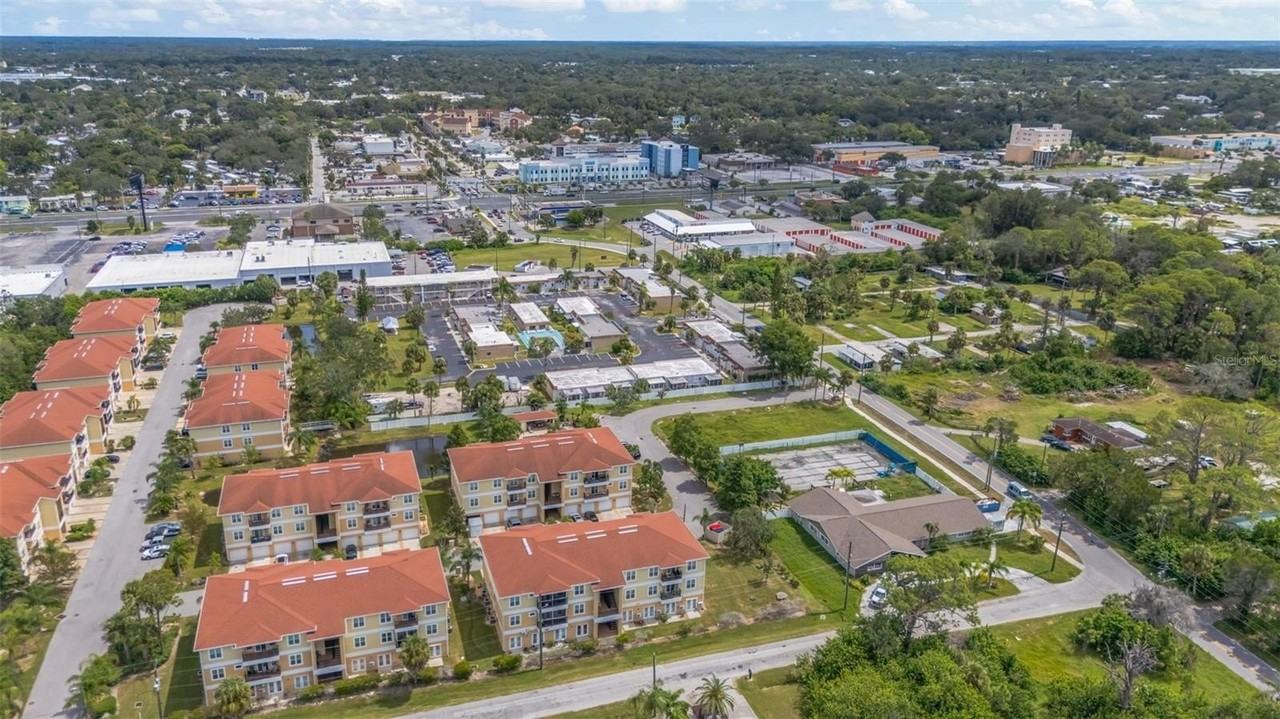 6395 Banyan Blvd #301 - Photo 6 of 28