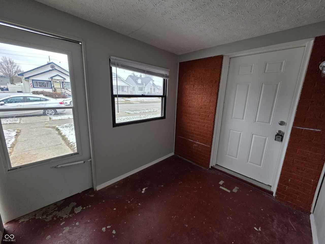 86 S 6th Ave - Photo 4 of 16