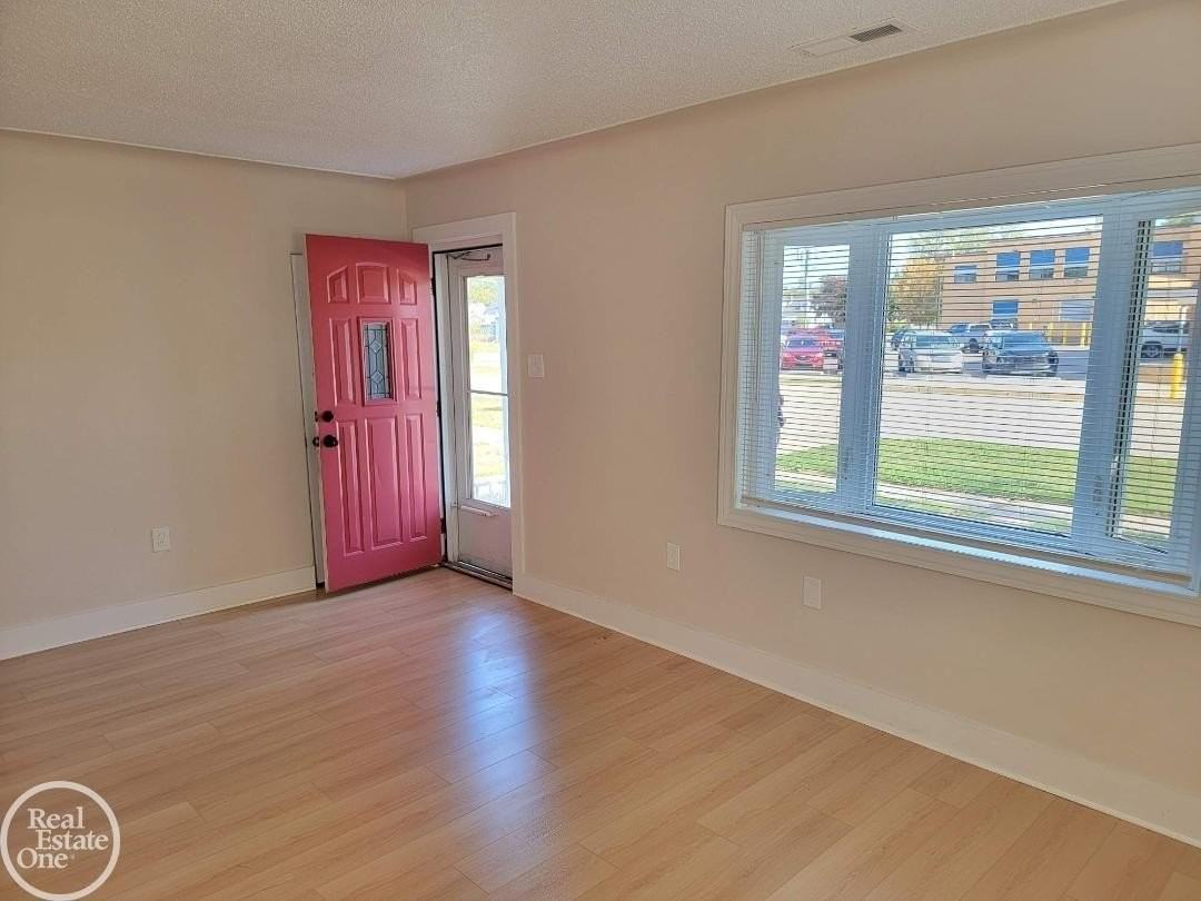 21589 Curie Ave - Photo 2 of 12