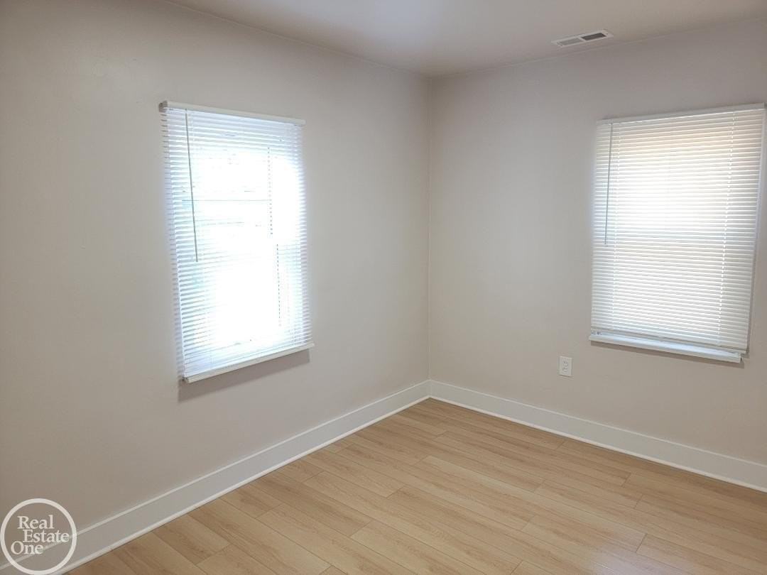 21589 Curie Ave - Photo 6 of 12