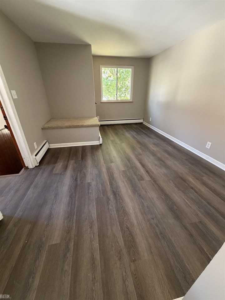 114 S Highland St - Photo 4 of 13