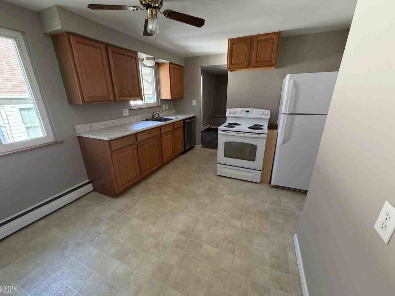 114 S Highland St - Photo 5 of 13