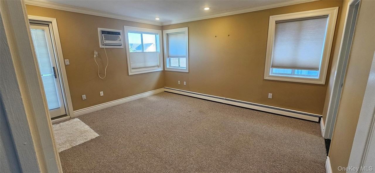 558 Lincoln Blvd - Photo 3 of 11