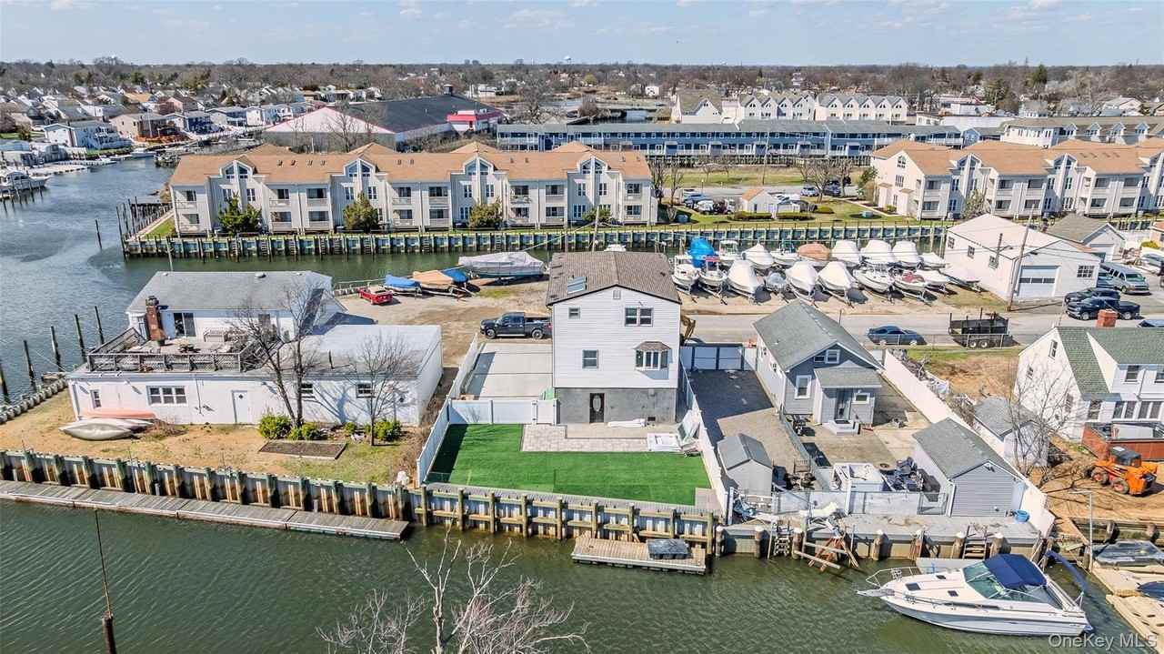 33 Dock Dr - Photo 2 of 44