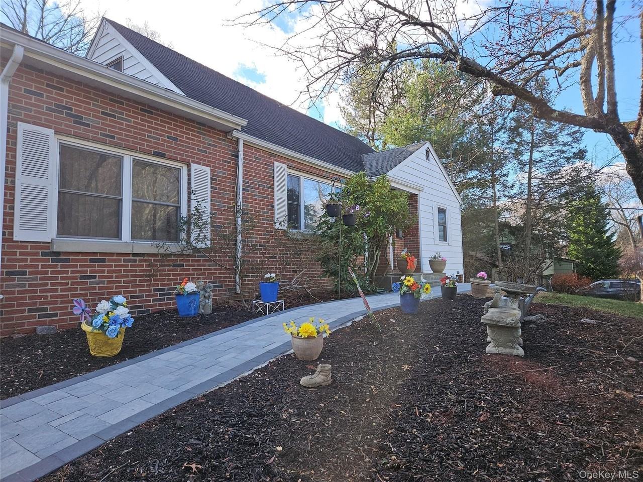 8 Windmill Ln - Photo 2 of 20