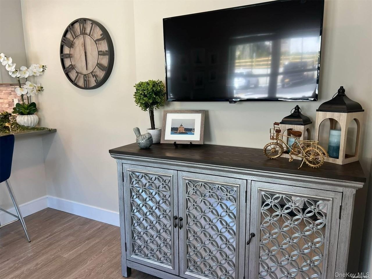 1080 New York Ave Apt 303 #303 - Photo 5 of 14