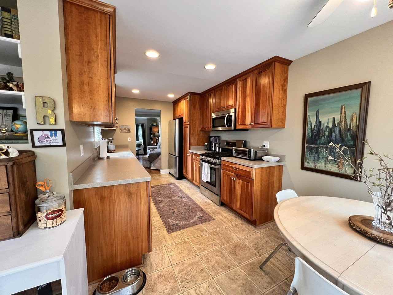 1n261 Stacy Court - Photo 4 of 19