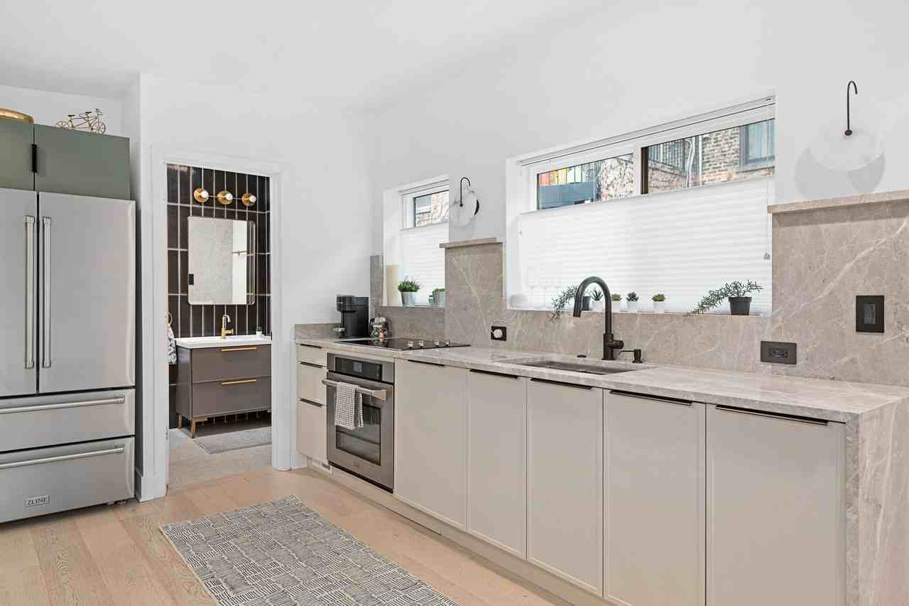 2124 North Sedgwick Street #CH - Photo 5 of 21