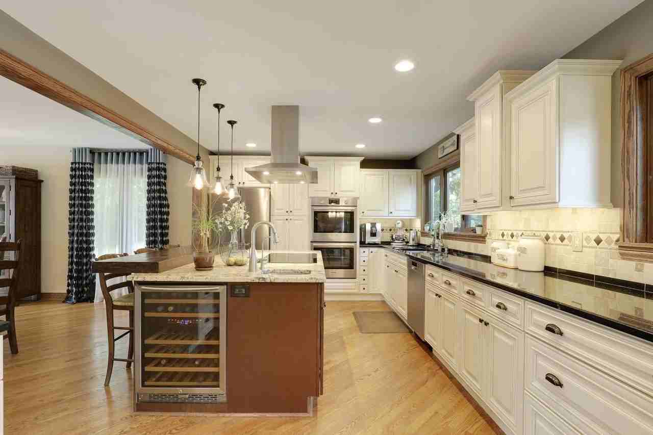 11400 Burr Oak Lane - Photo 5 of 40