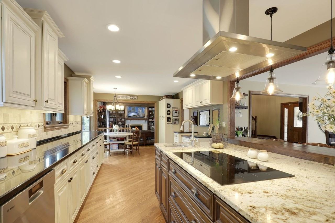 11400 Burr Oak Lane - Photo 6 of 40