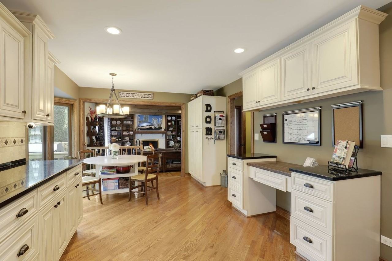 11400 Burr Oak Lane - Photo 7 of 40