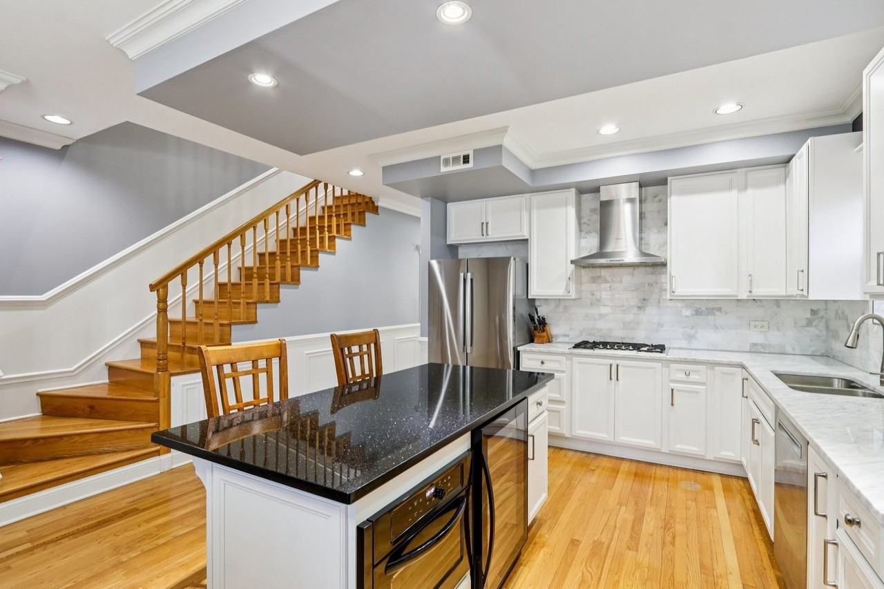 3432 South Prairie Avenue - Photo 6 of 24