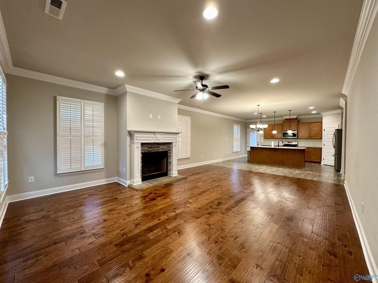 164 Summer Pointe Ln - Photo 3 of 21