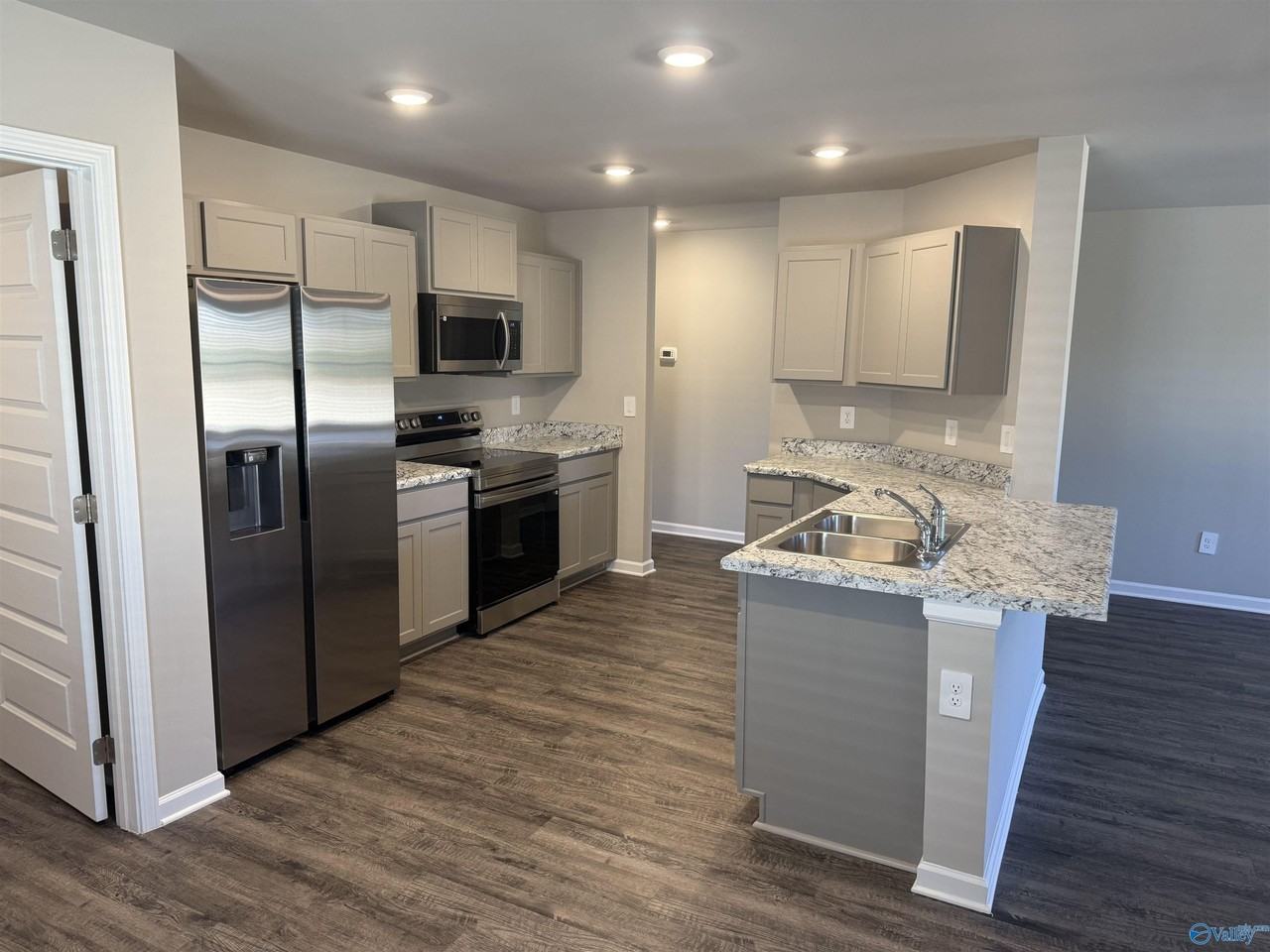 151 Olde Hearth Rd - Photo 4 of 16