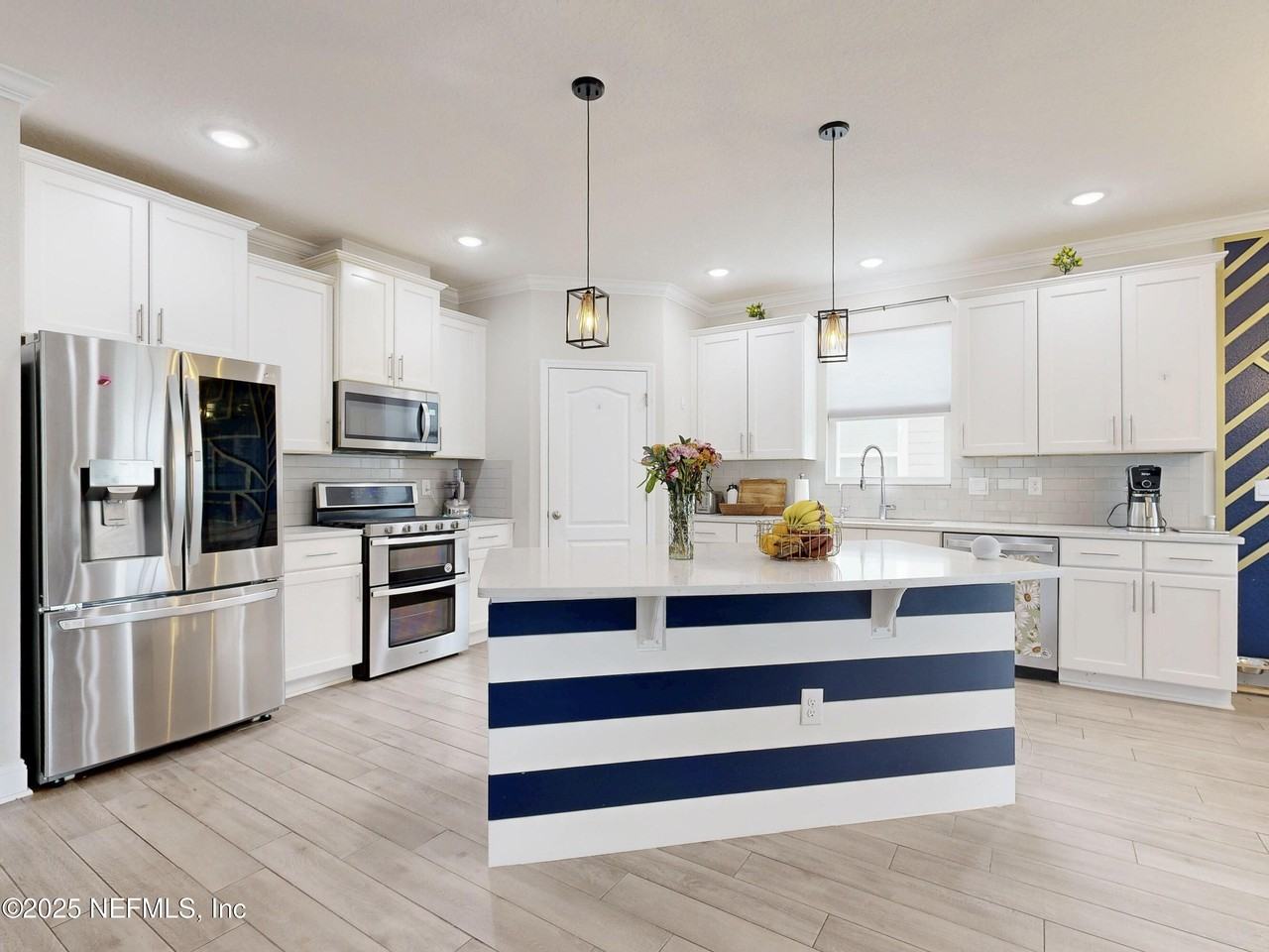 210 Thistleton Way - Photo 7 of 38