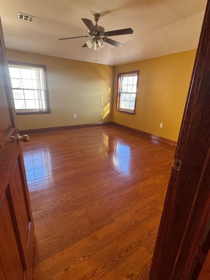 8519 239th St - Photo 4 of 9