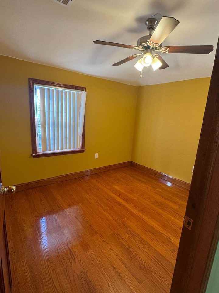 8519 239th St - Photo 6 of 9