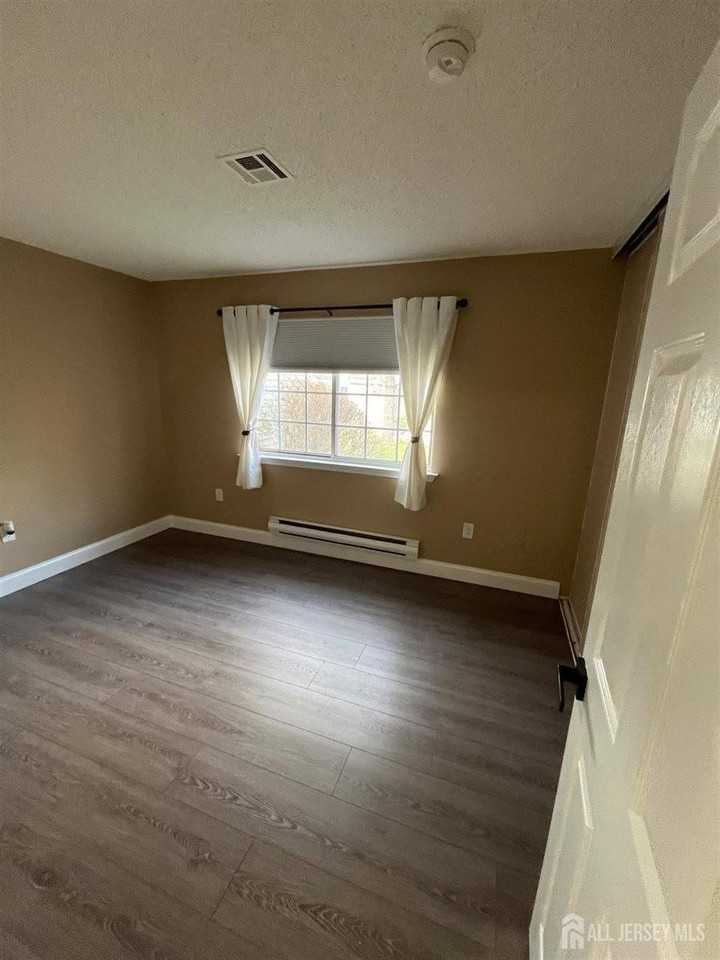 572 Nutley Drive - Photo 5 of 13