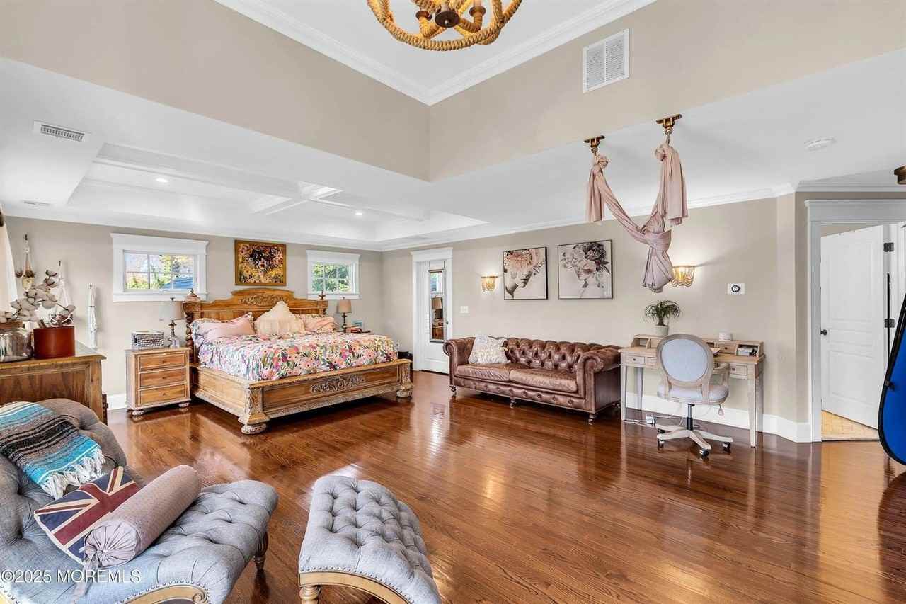 1 Lennox Ave - Photo 4 of 50