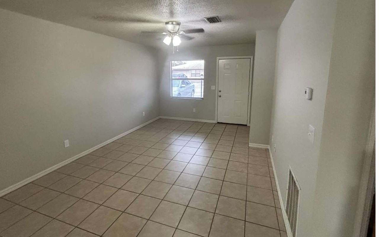 3806 Northwest Huntsboro Street - Photo 3 of 11