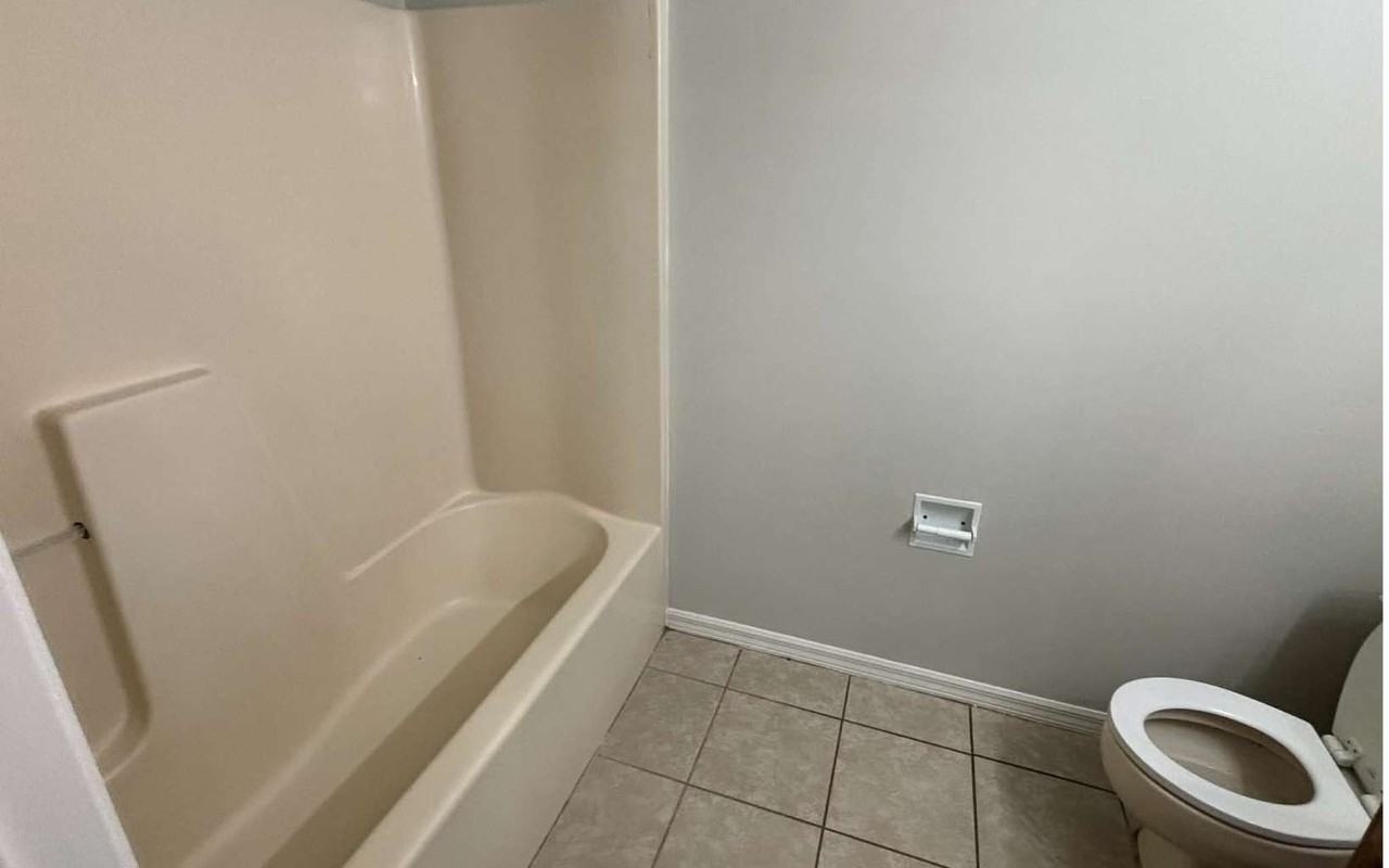 3806 Northwest Huntsboro Street - Photo 6 of 11