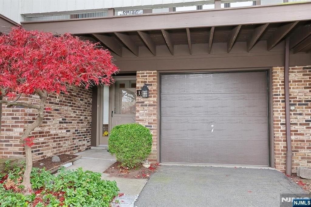 33 Elizabeth Ter - Photo 2 of 44