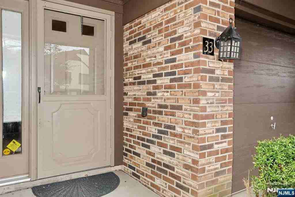 33 Elizabeth Ter - Photo 3 of 44