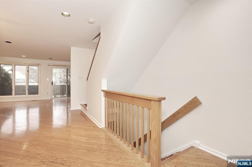 33 Elizabeth Ter - Photo 7 of 44