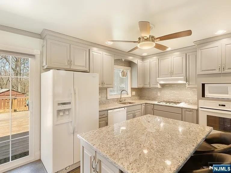 800 800 Vosseller Avenue - Photo 2 of 10