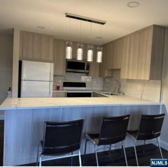 95 N Maple Ave - Photo 2 of 3