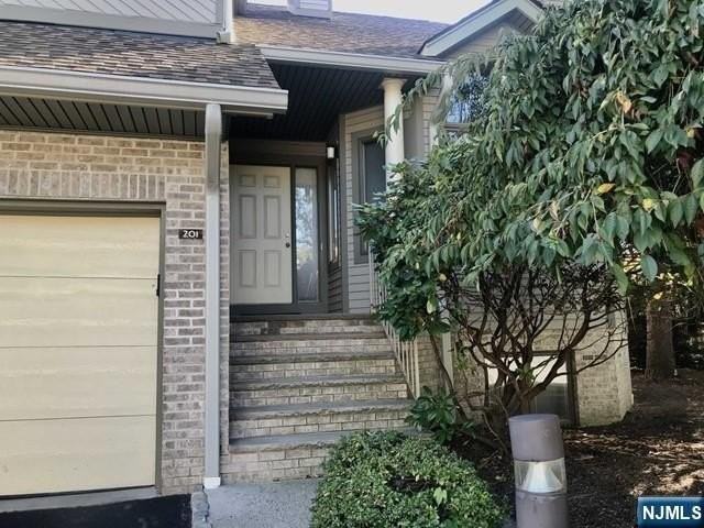 201 Beech Ct - Photo 2 of 12