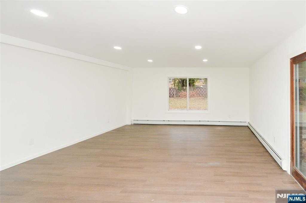 60 Poplar Ave - Photo 4 of 21