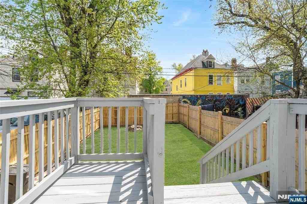 142 Steuben St - Photo 4 of 5