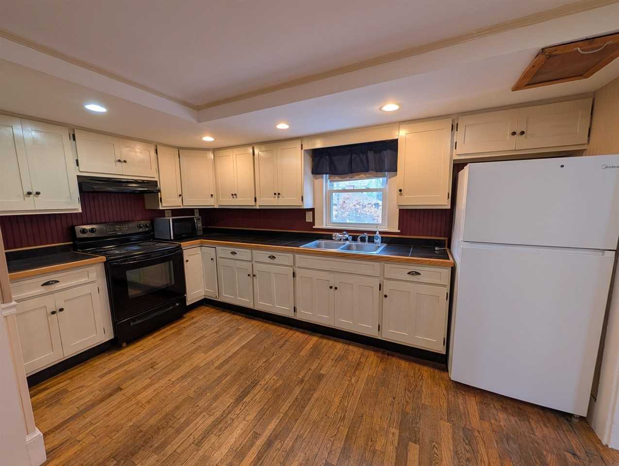 30 Pleasant Street - Photo 4 of 43