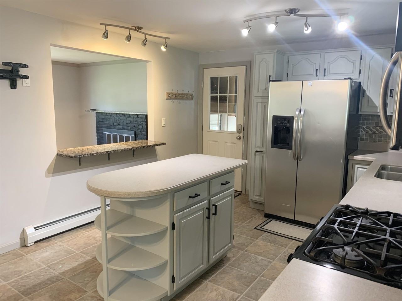 24 Beacon Dr - Photo 3 of 31