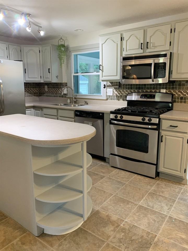 24 Beacon Dr - Photo 5 of 31